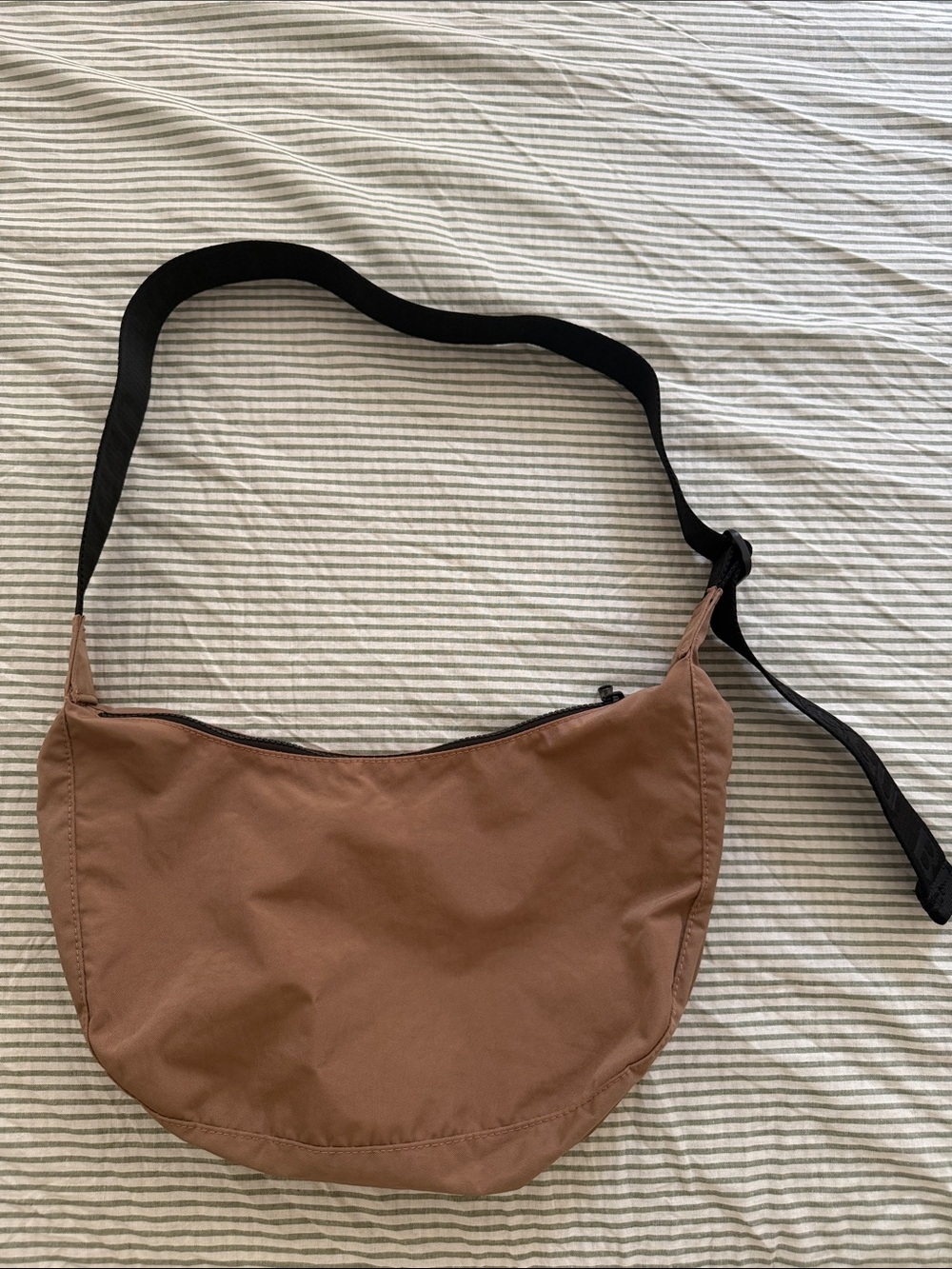 Baggu Medium Crescent Bag in Mocha Color *rare color*